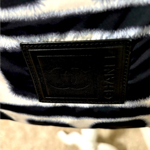 Chanel Messenger Bag - Picture 4 of 16